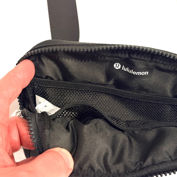 Lululemon Everywhere Wunder Puff 2L Belt Bag - Picture 8 of 11